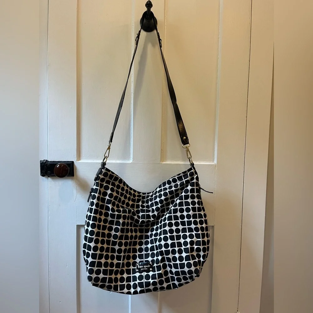 Kate Spade New York extra Large patterned Crossbody Diaper Bag With change mat - Picture 2 of 11